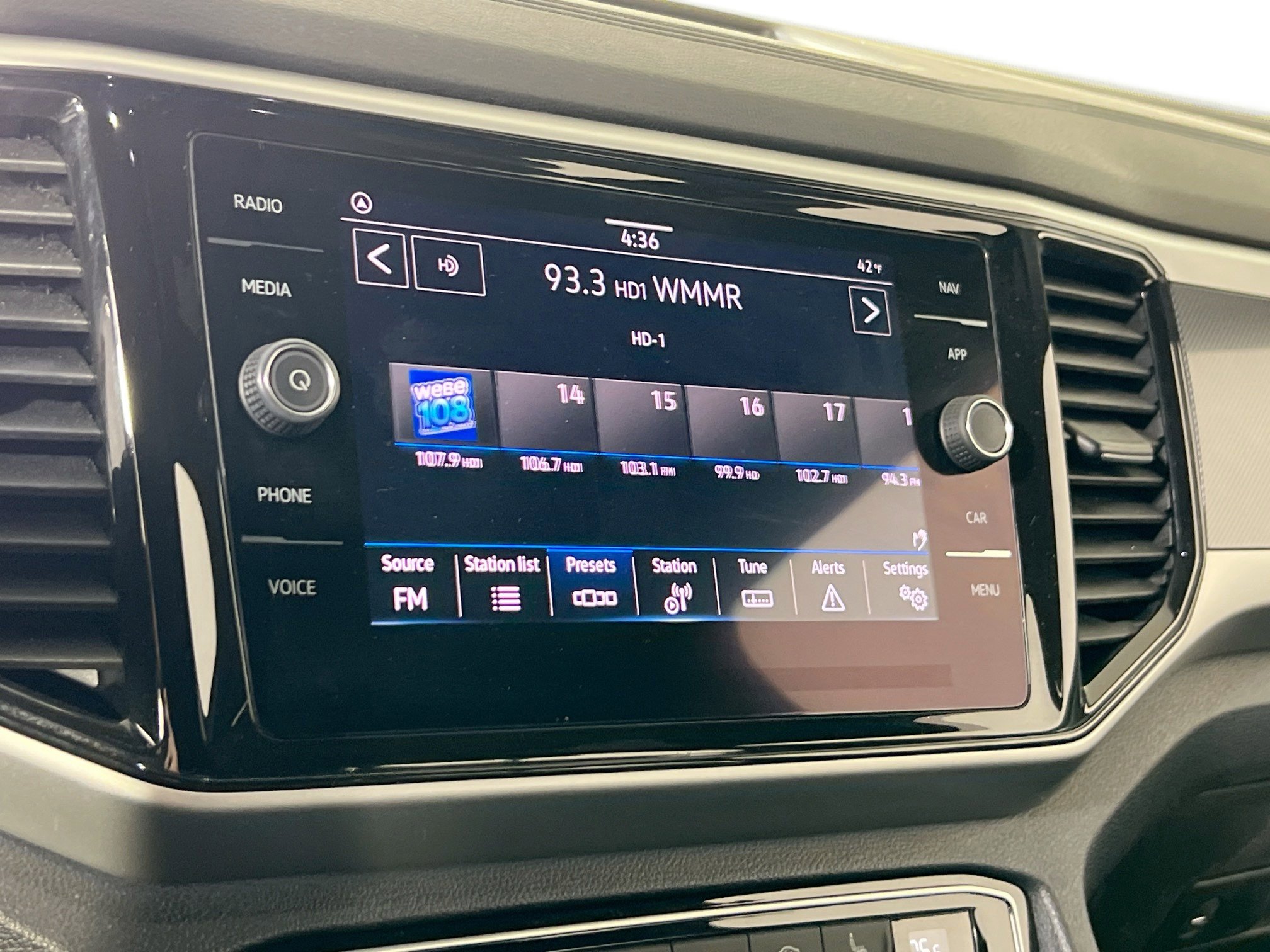 Used 2022 Volkswagen Atlas Cross Sport SEL R-Line image 15