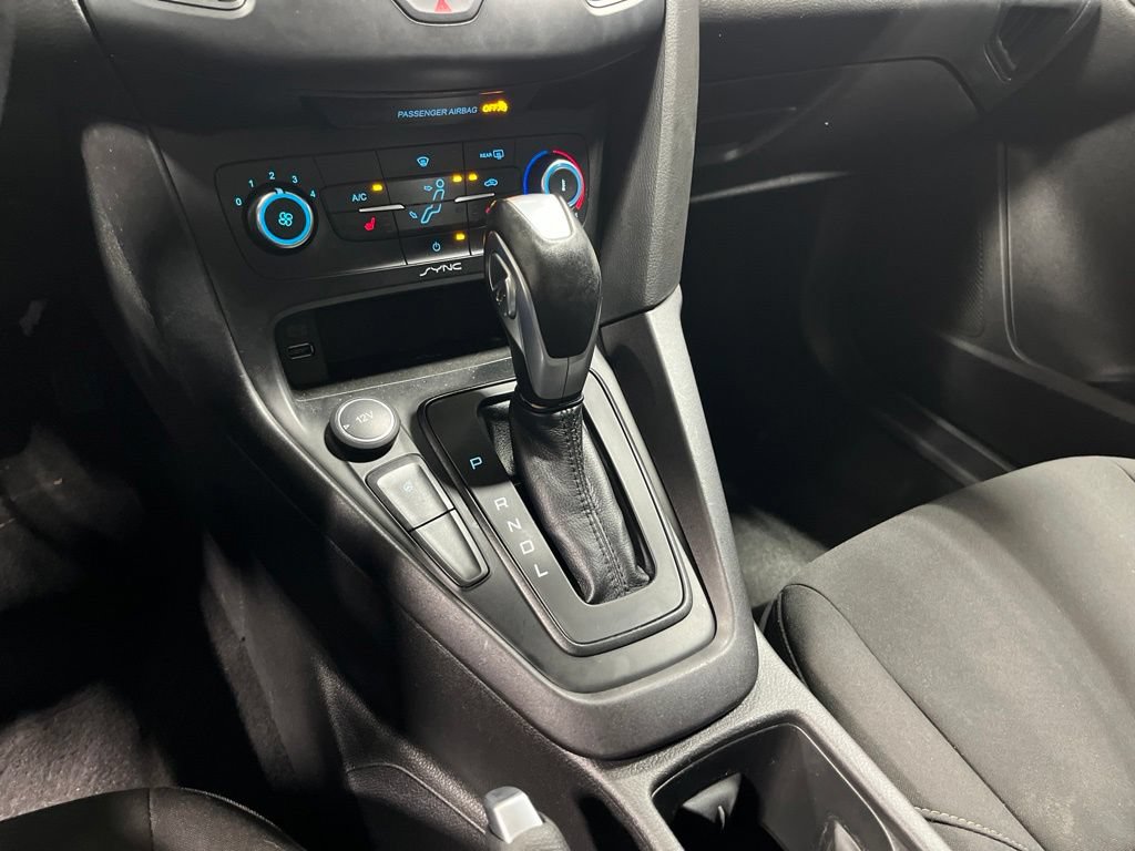 Used 2015 Ford Focus SE w/ SE Cold Weather Package FWD image 27