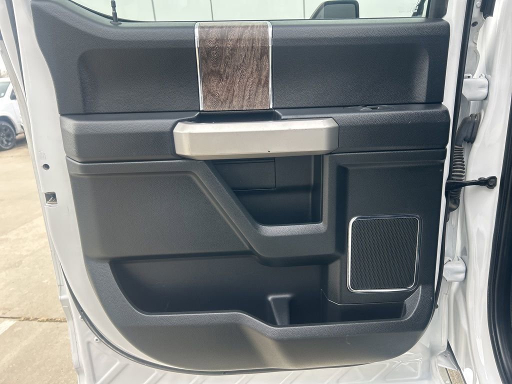 Used 2019 Ford F250 Lariat w/ Chrome Package image 12