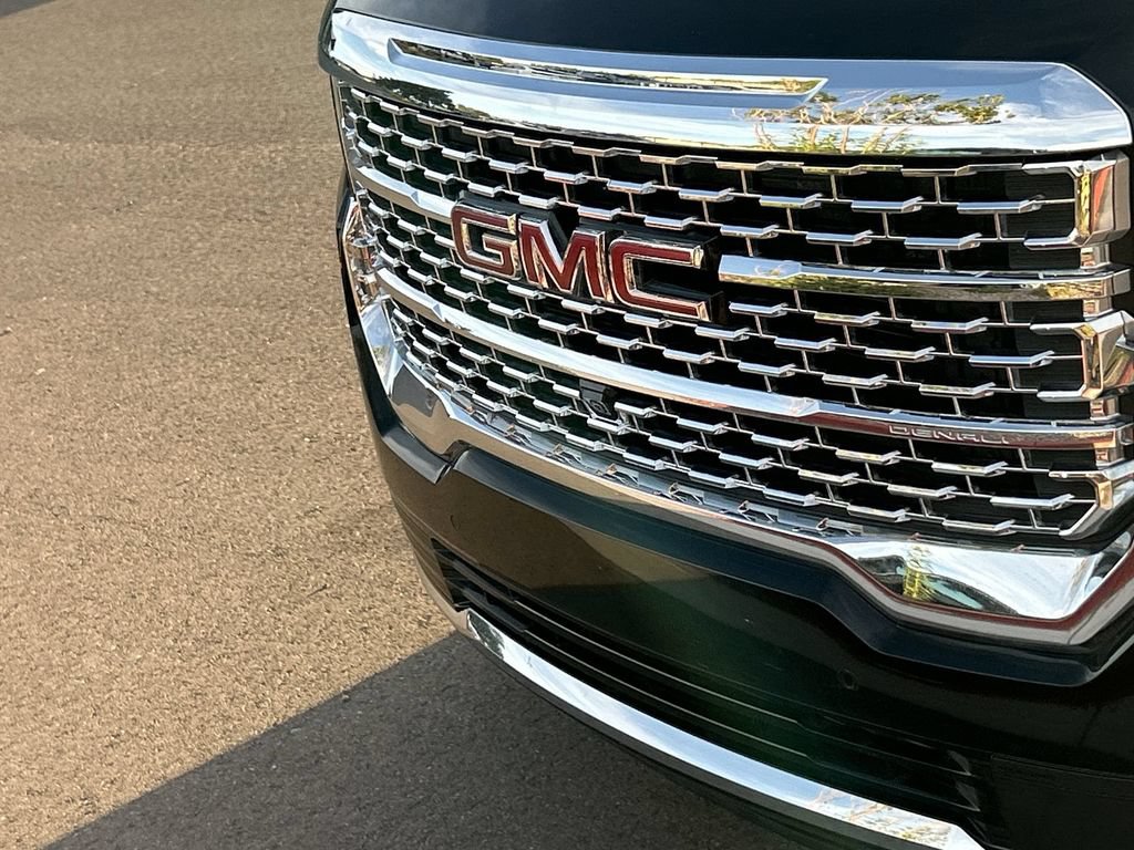 Used 2022 GMC Acadia Denali w/ Denali Ultimate Package FWD image 32