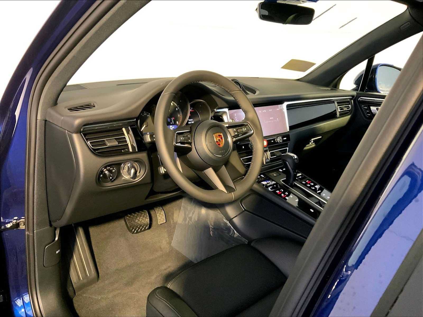New 2026 Porsche Macan AWD/4WD image 4