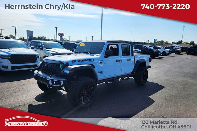 Used 2023 Jeep Gladiator Sport w/ Trailer Tow Package AWD/4WD image 3