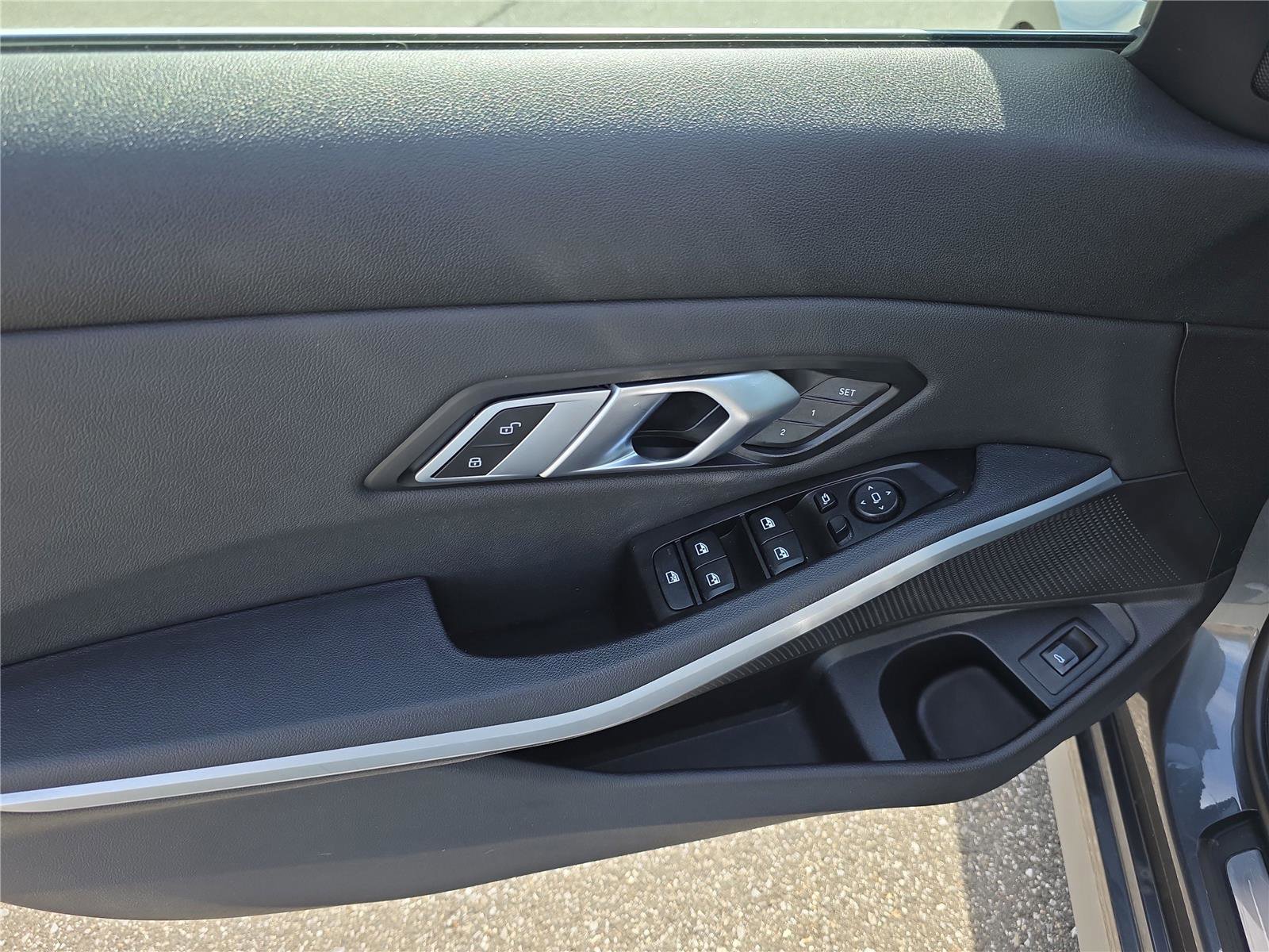 Used 2020 BMW 330i Sedan w/ Convenience Package image 15