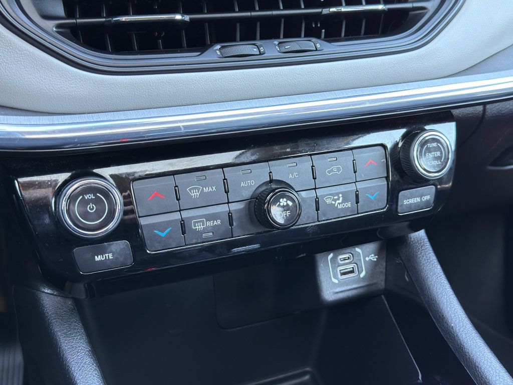 Used 2022 Jeep Compass Limited w/ Sun and Sound Group AWD/4WD image 23