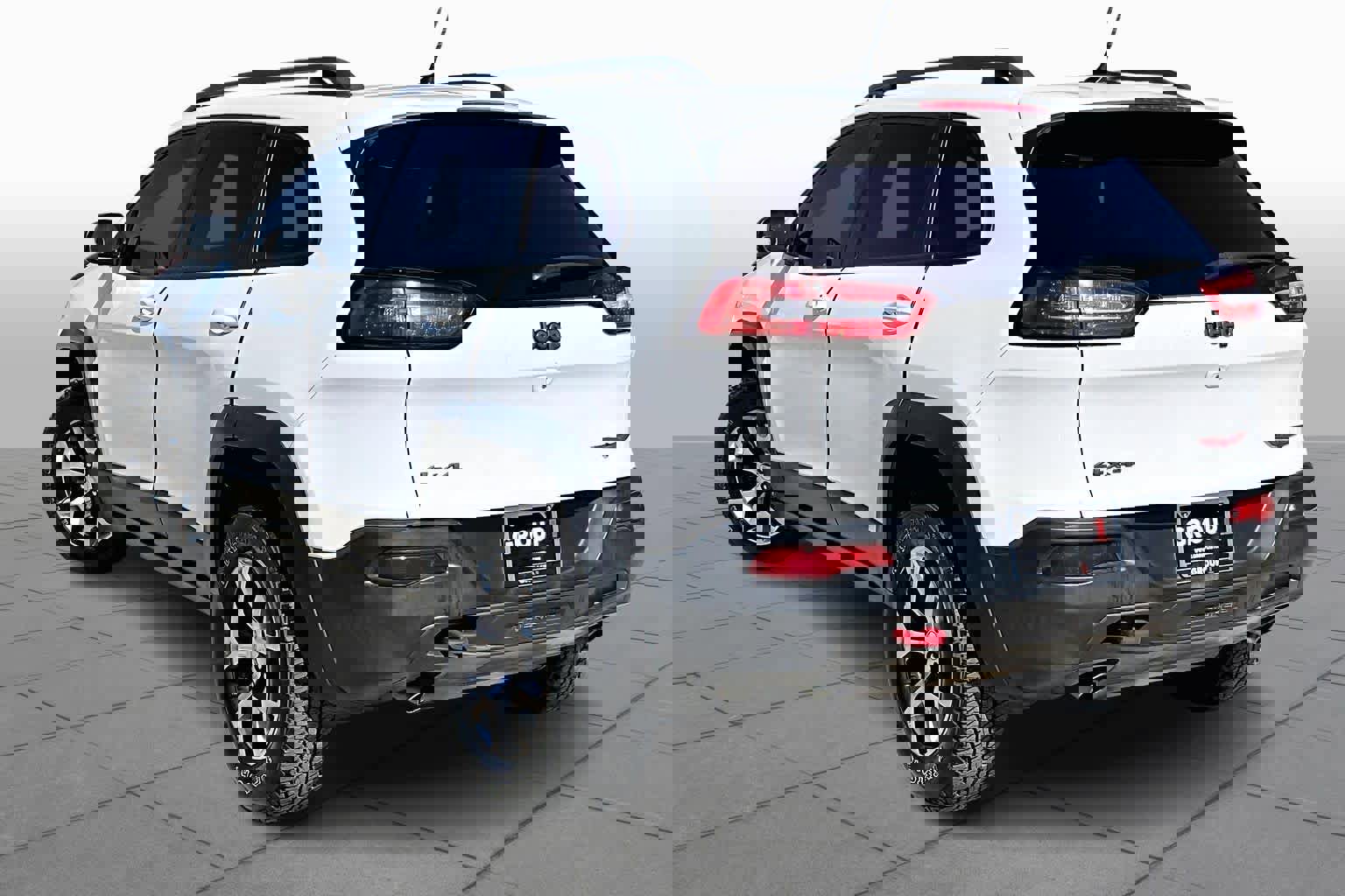 Used 2015 Jeep Cherokee Trailhawk w/ Comfort/Convenience Group image 12