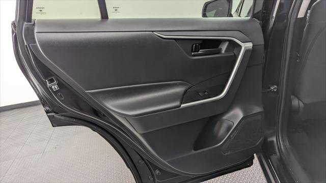 Used 2020 Toyota RAV4 LE FWD image 16