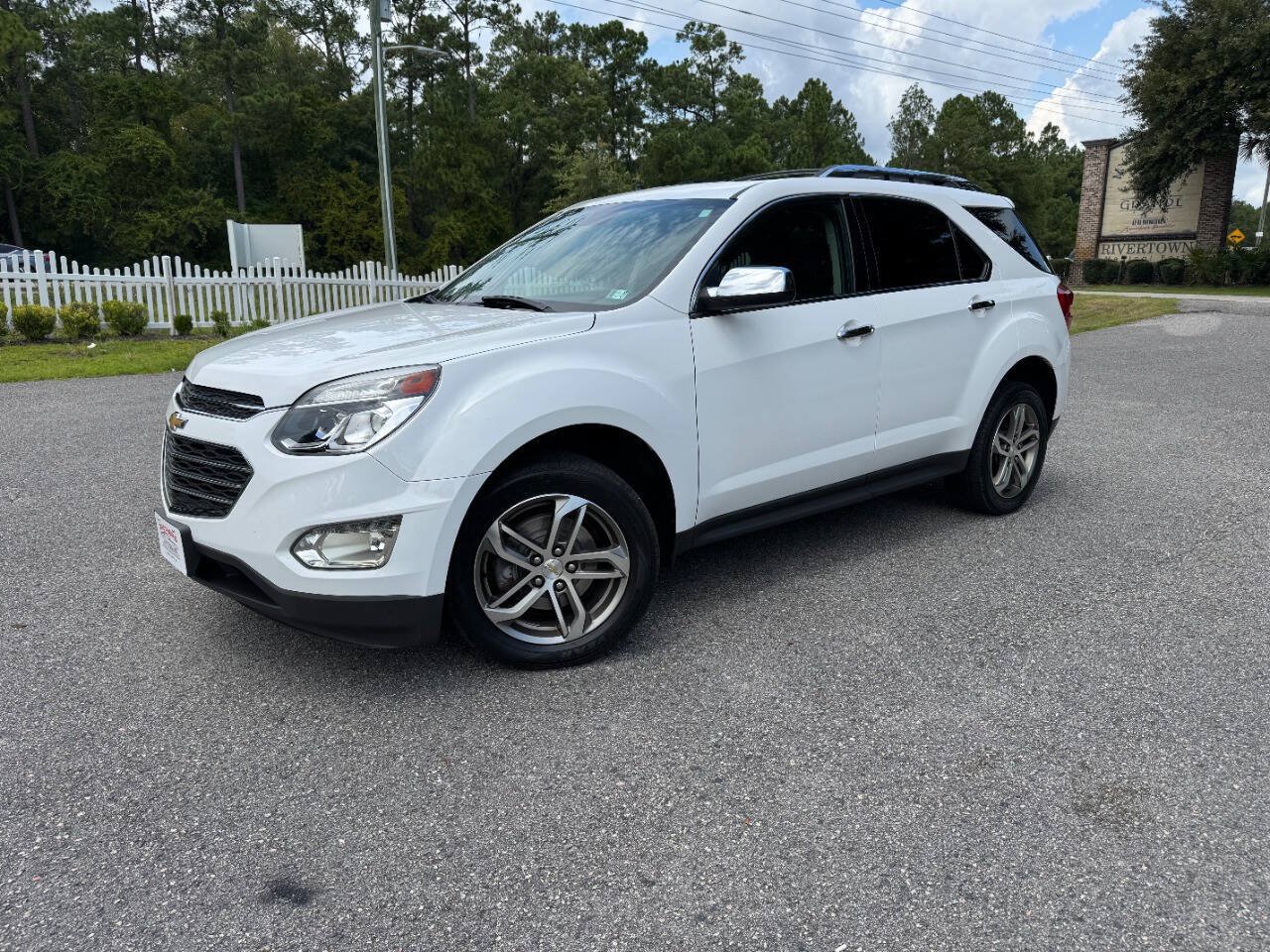 Used 2017 Chevrolet Equinox Premier w/ Enhanced Convenience Package AWD/4WD image 31