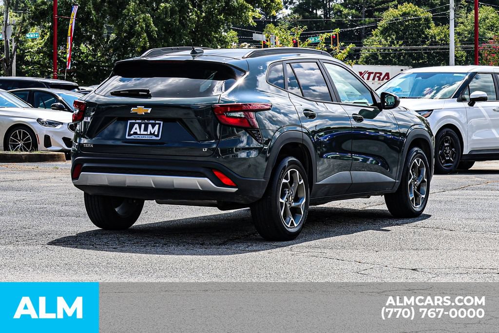 Used 2025 Chevrolet Trax LT FWD image 5