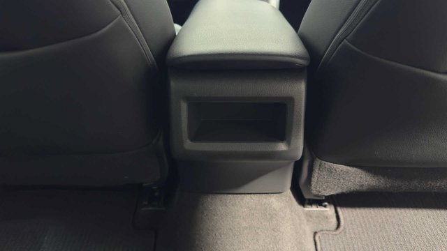 Used 2019 Toyota Camry SE w/ Convenience Package FWD image 16