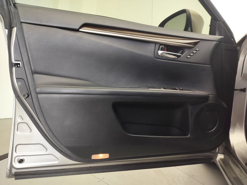Used 2017 Lexus ES 300h FWD image 6