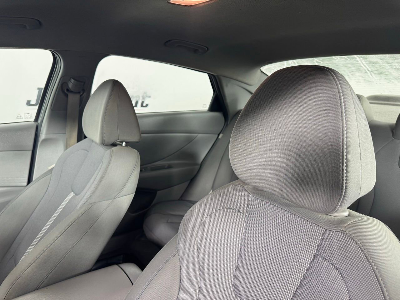 Used 2025 Hyundai Elantra SE image 10