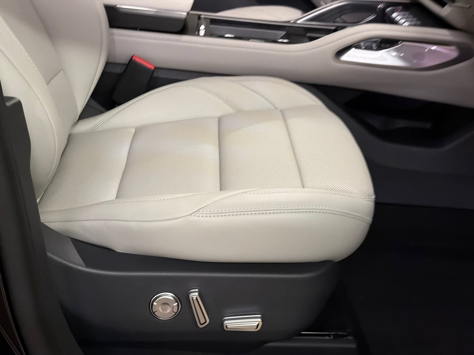 New 2026 Lincoln Nautilus Premier AWD/4WD image 12