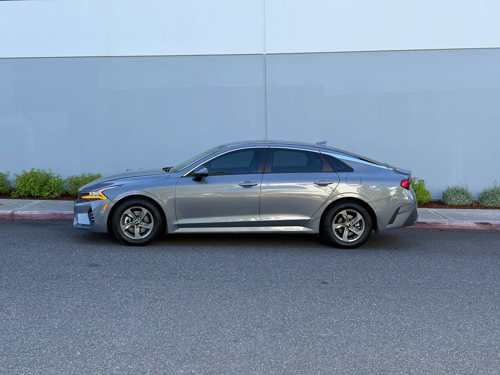 Used 2022 Kia K5 LX FWD image 3