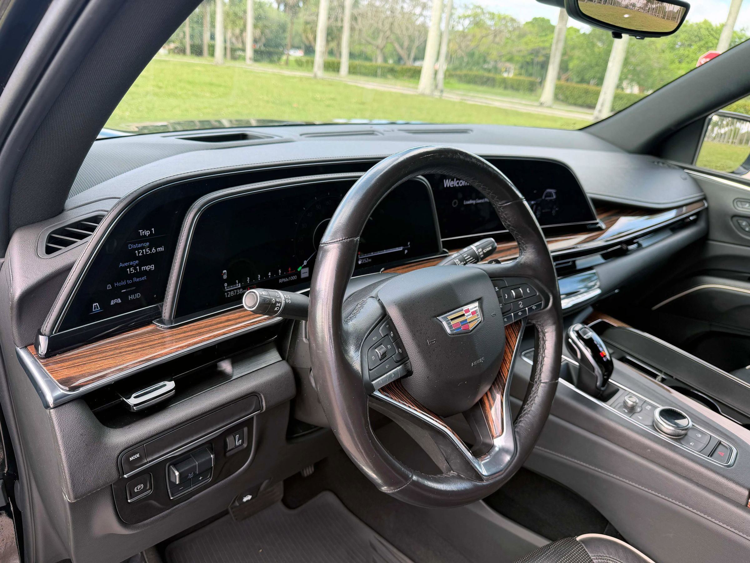 Used 2021 Cadillac Escalade ESV Premium Luxury w/ Performance Package RWD image 6