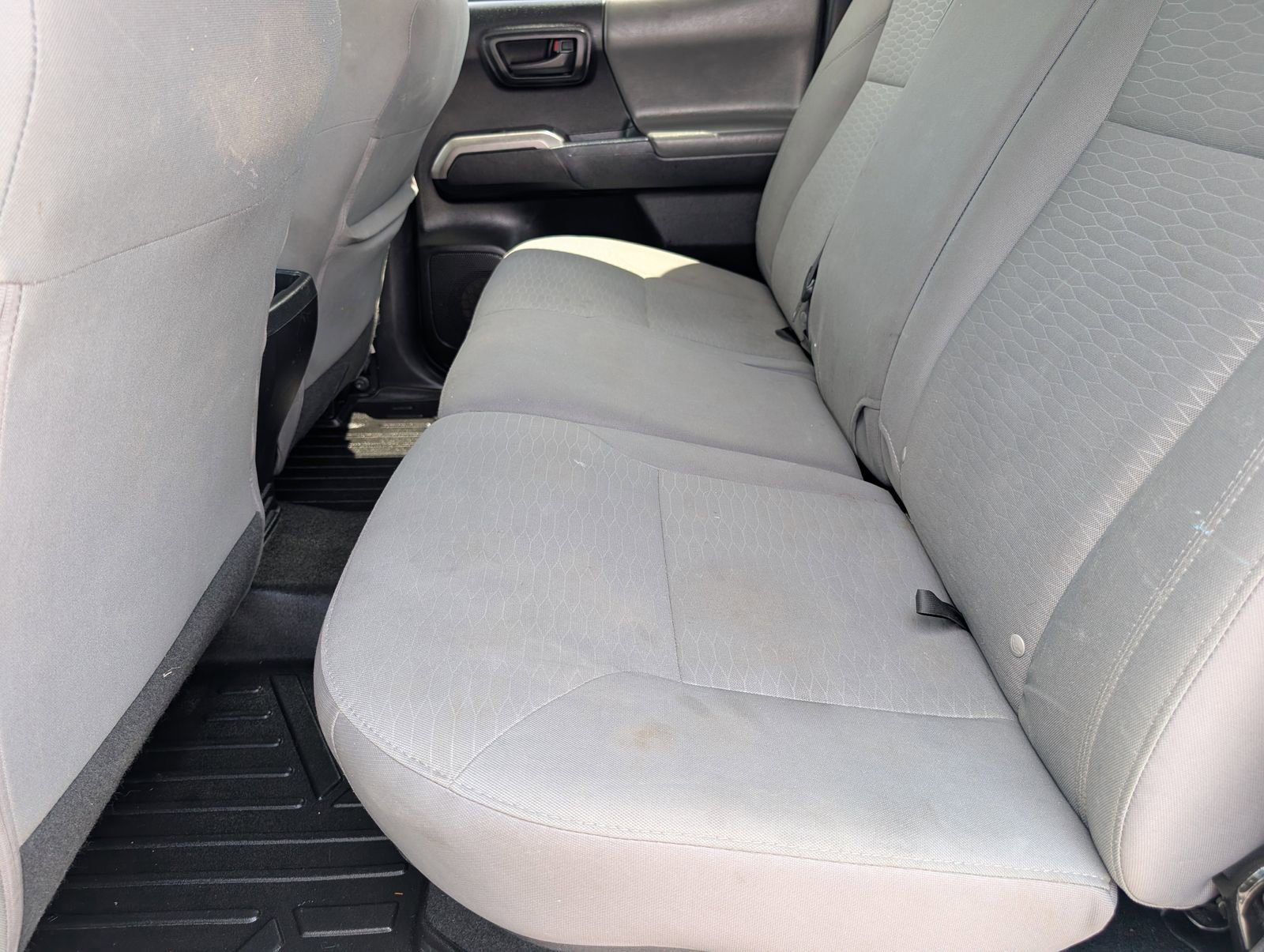 Used 2017 Toyota Tacoma SR5 w/ Tow Package RWD image 9