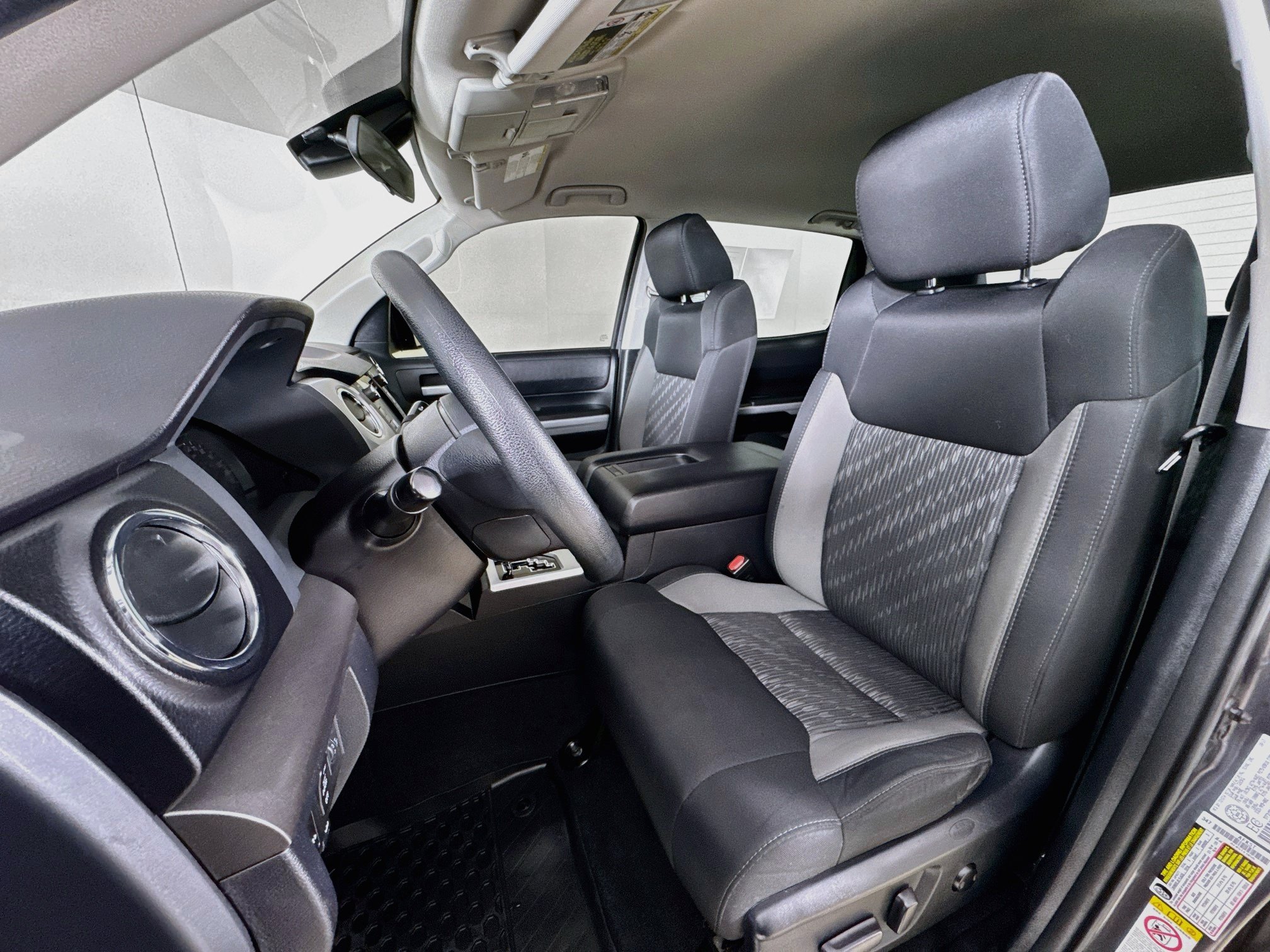 Used 2018 Toyota Tundra SR5 AWD/4WD image 2