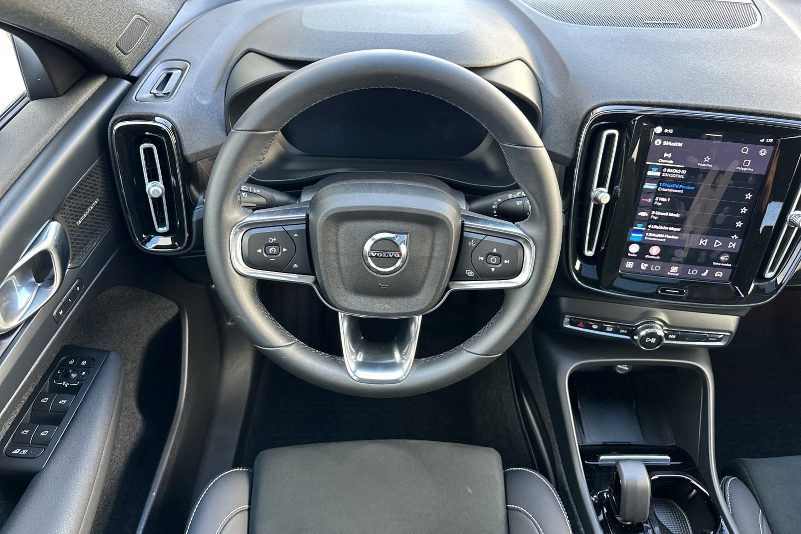 Used 2023 Volvo XC40 Recharge Ultimate w/ Protection Package Premier AWD/4WD image 13