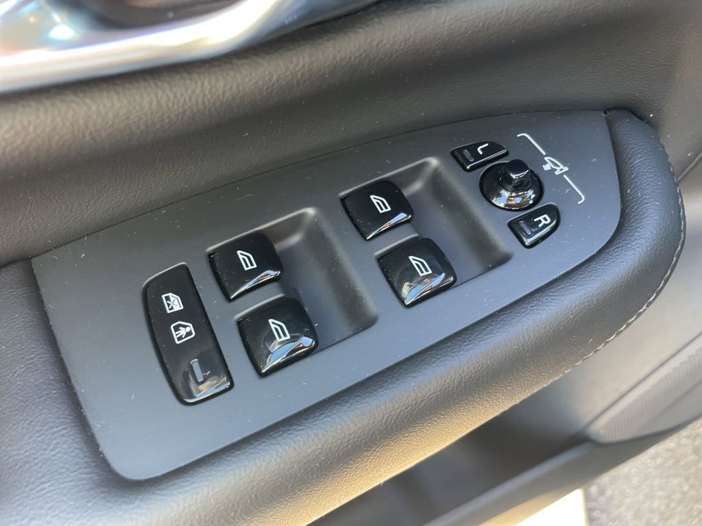 Certified 2023 Volvo XC90 B6 Plus image 21