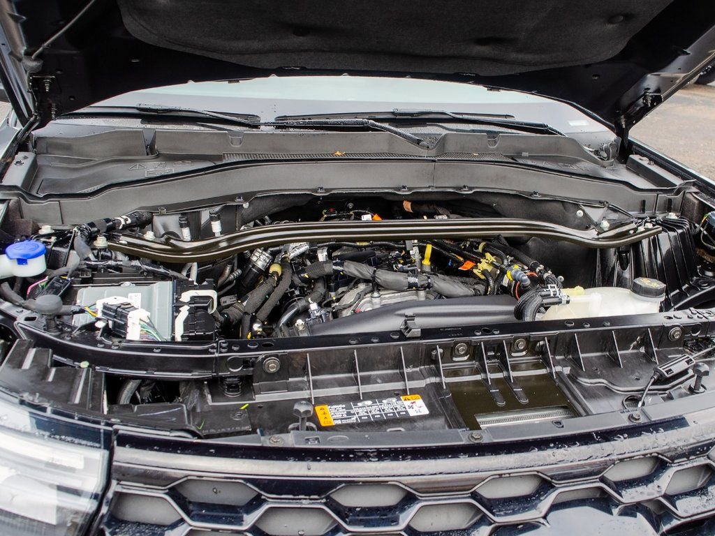 Used 2025 Ford Explorer ST-Line w/ ST-Line Street Pack image 11