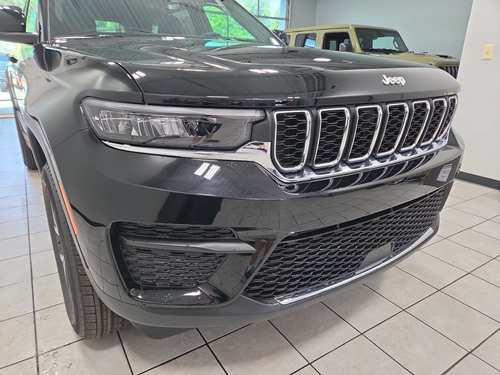 New 2027 Jeep Grand Cherokee Laredo X AWD/4WD image 11