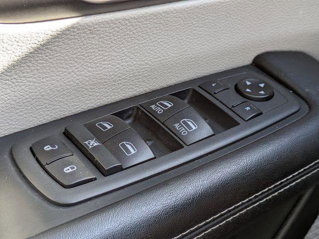 Certified 2021 Chrysler Voyager Lxi FWD image 25