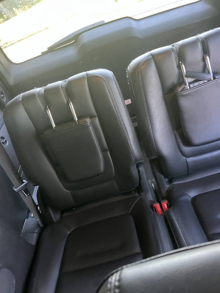 Used 2014 Ford Explorer XLT w/ Equipment Group 202A AWD/4WD image 10