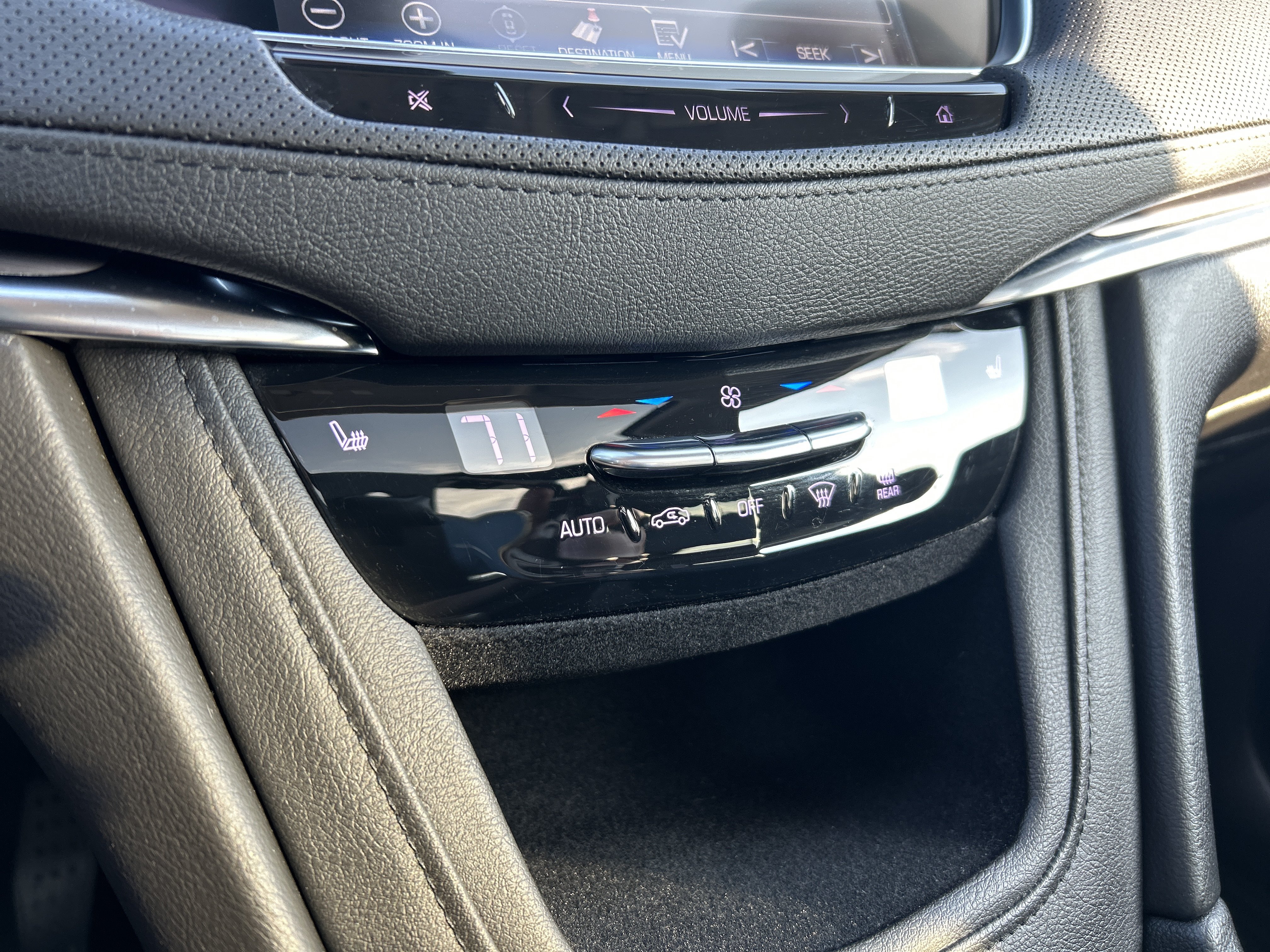 Used 2018 Cadillac XT5 Luxury w/ Driver Awareness Package AWD/4WD image 22