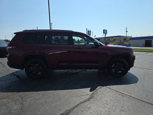 Used 2024 Jeep Grand Cherokee L Limited w/ Black Appearance Package AWD/4WD image 8