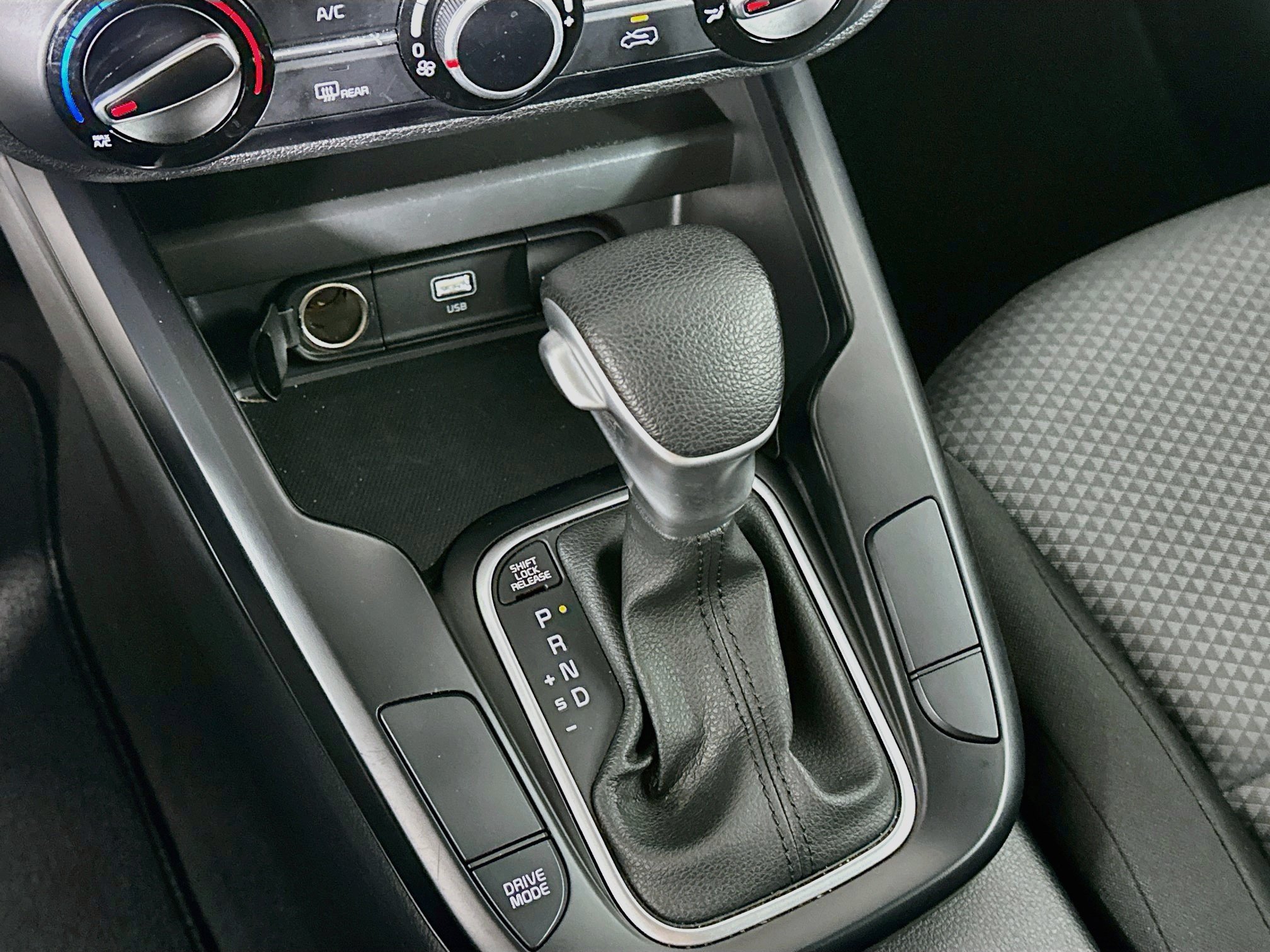Used 2025 Kia Soul LX w/ LX Technology Package FWD image 24