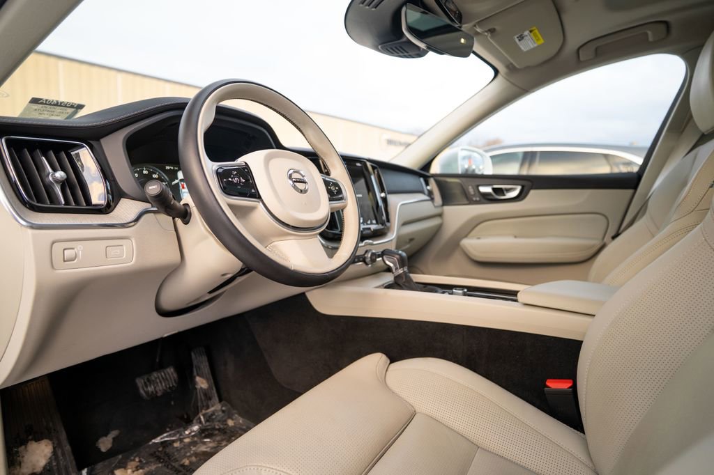 Used 2021 Volvo XC60 T5 Inscription w/ Advanced Package image 11