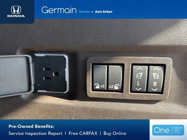 Used 2024 Chevrolet Suburban Z71 w/ Luxury Package AWD/4WD image 16