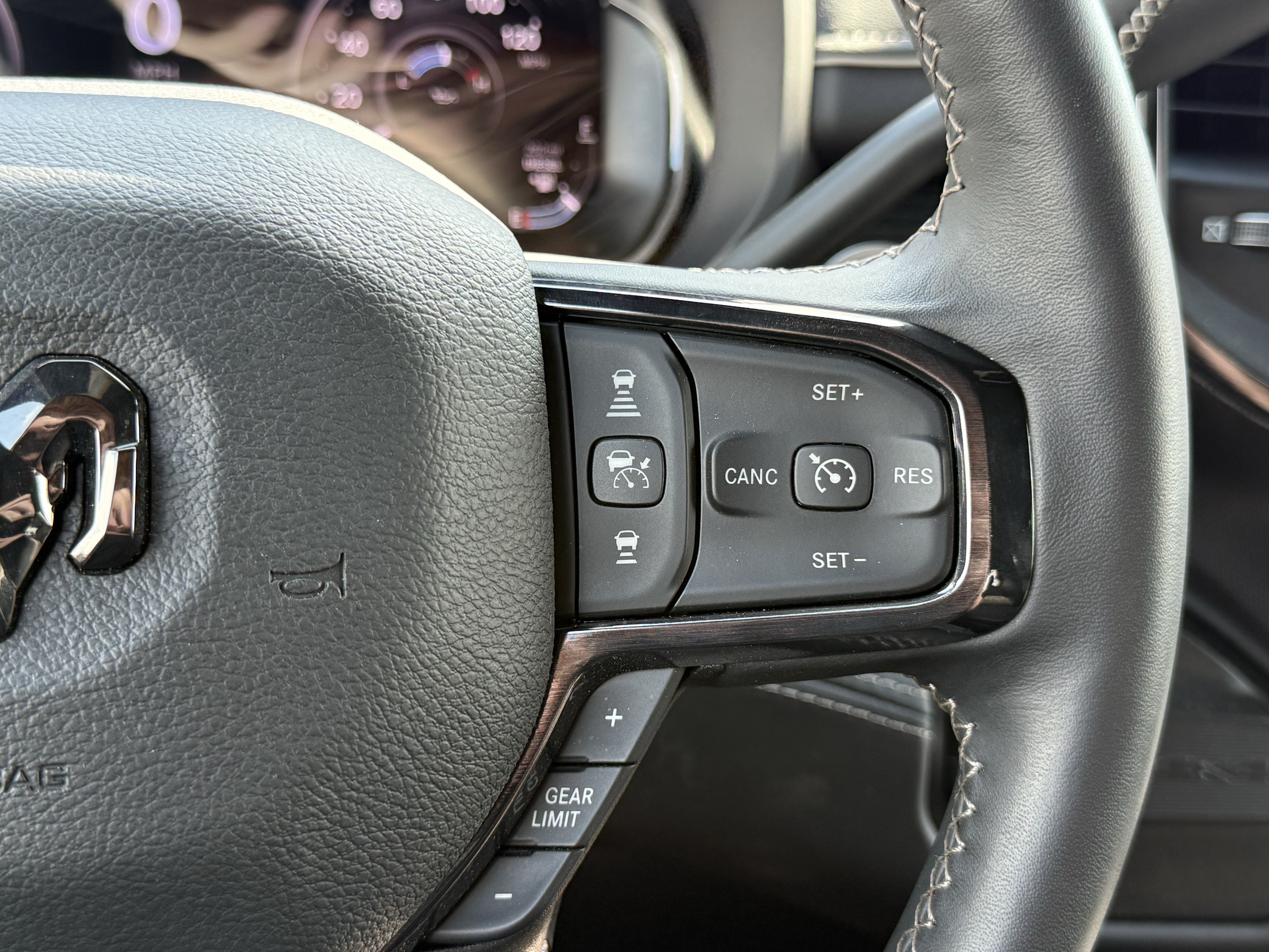 Used 2024 RAM 2500 Limited AWD/4WD image 18