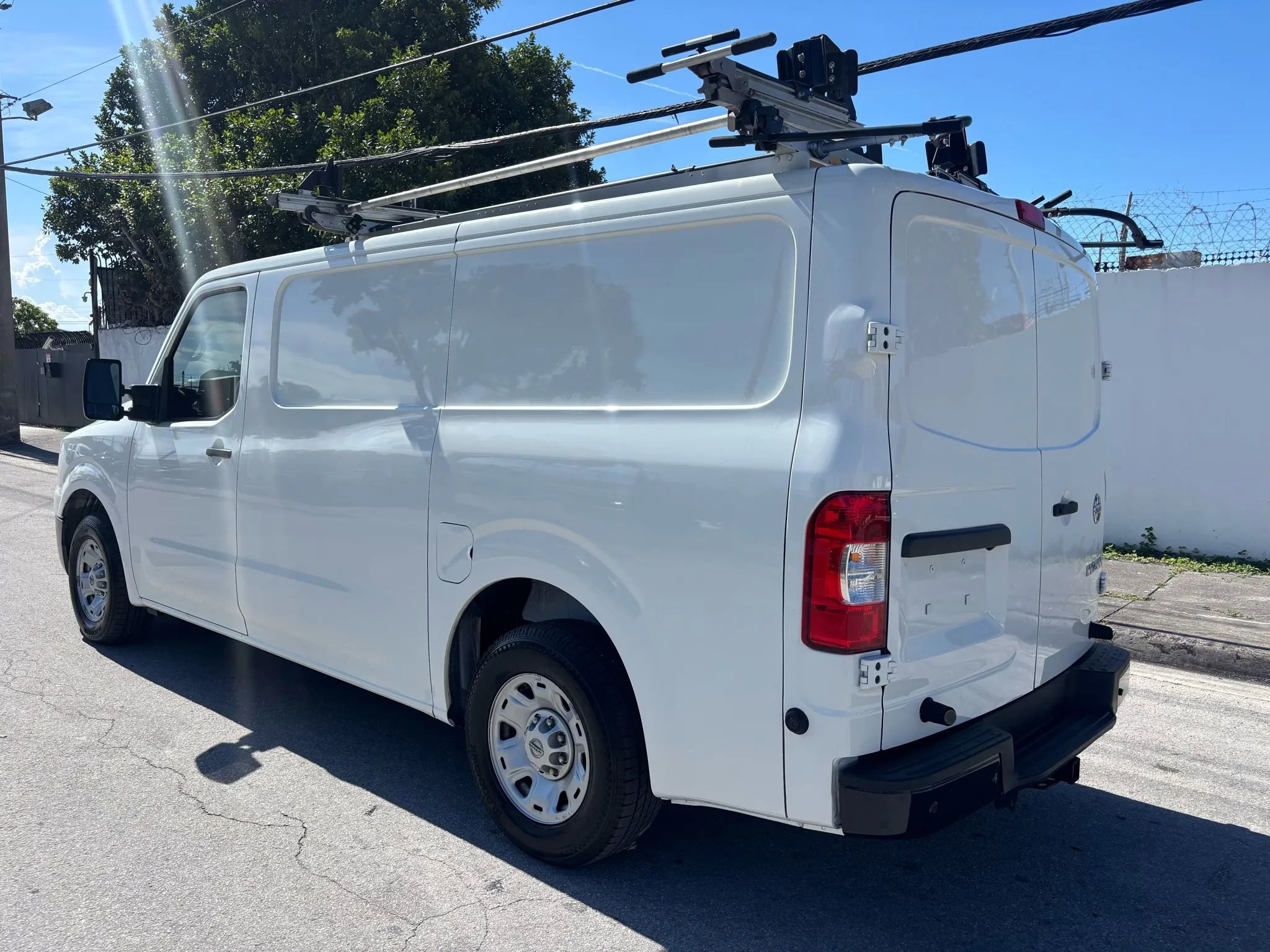 Used 2019 Nissan NV 2500 SV image 3