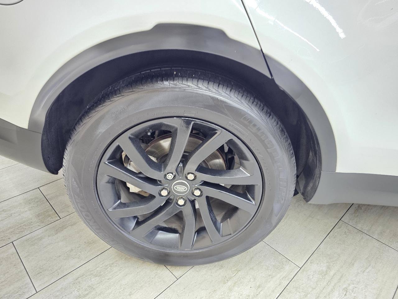 Used 2018 Land Rover Discovery HSE AWD/4WD image 43