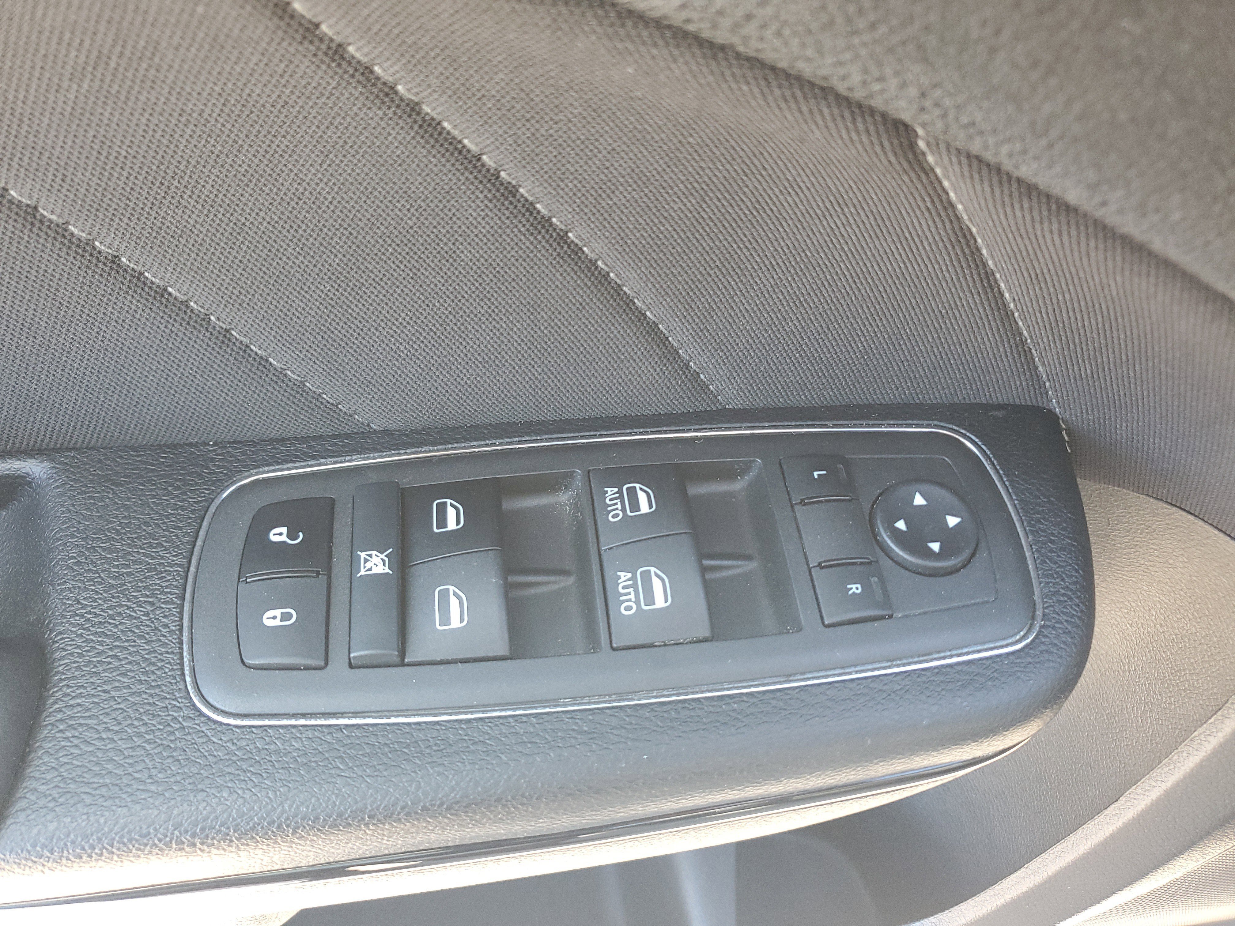 Used 2022 Dodge Charger SXT w/ Blacktop Package image 25