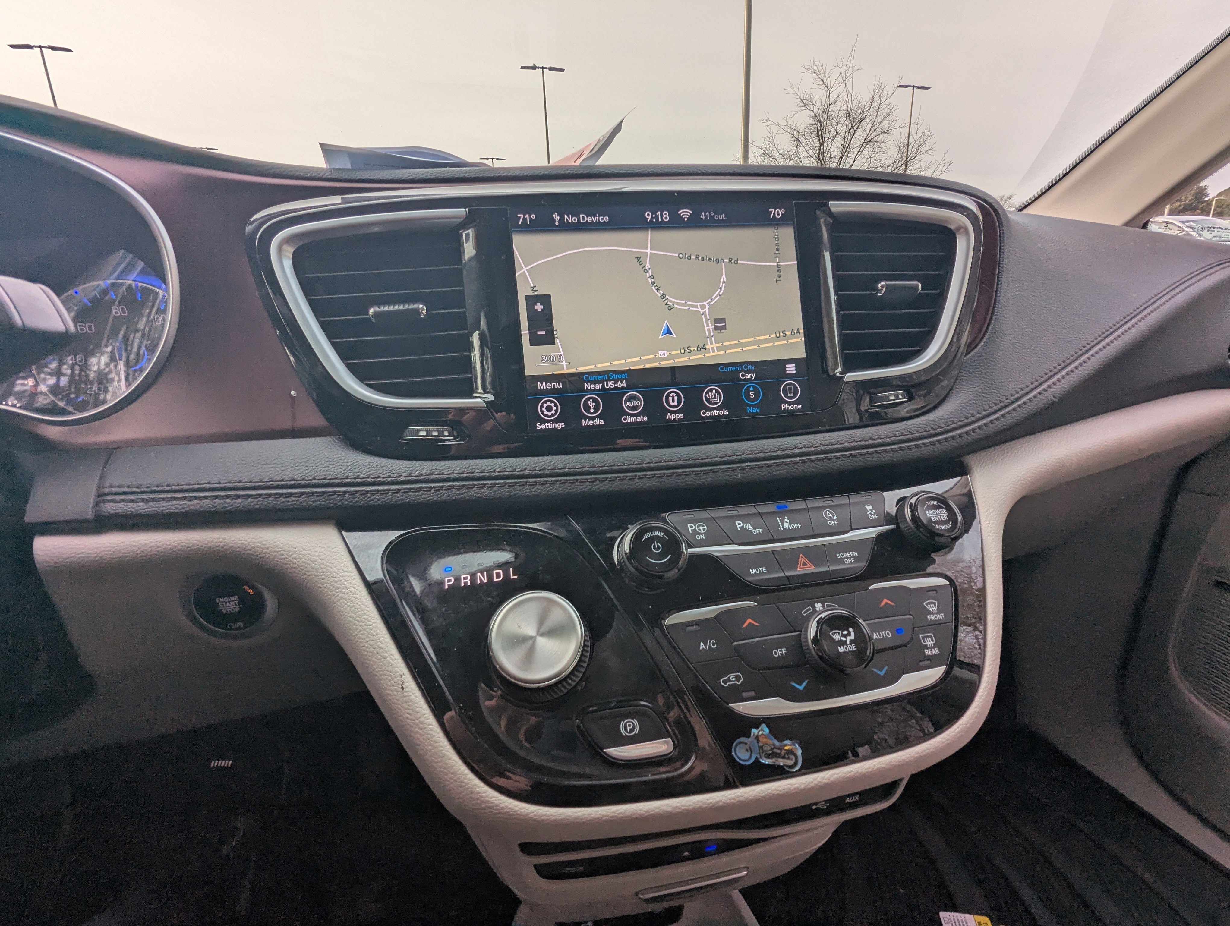 Used 2019 Chrysler Pacifica Limited image 4