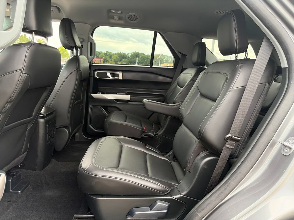 Used 2024 Ford Explorer XLT w/ Equipment Group 202A AWD/4WD image 28