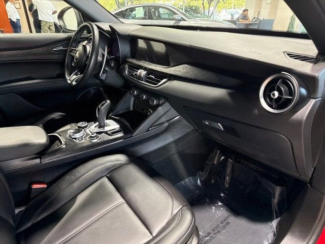 Used 2024 Alfa Romeo Stelvio Sprint image 27