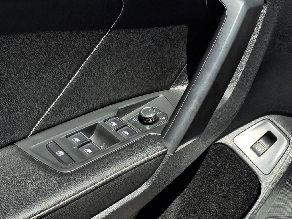 Used 2022 Volkswagen Tiguan SEL R-Line image 17