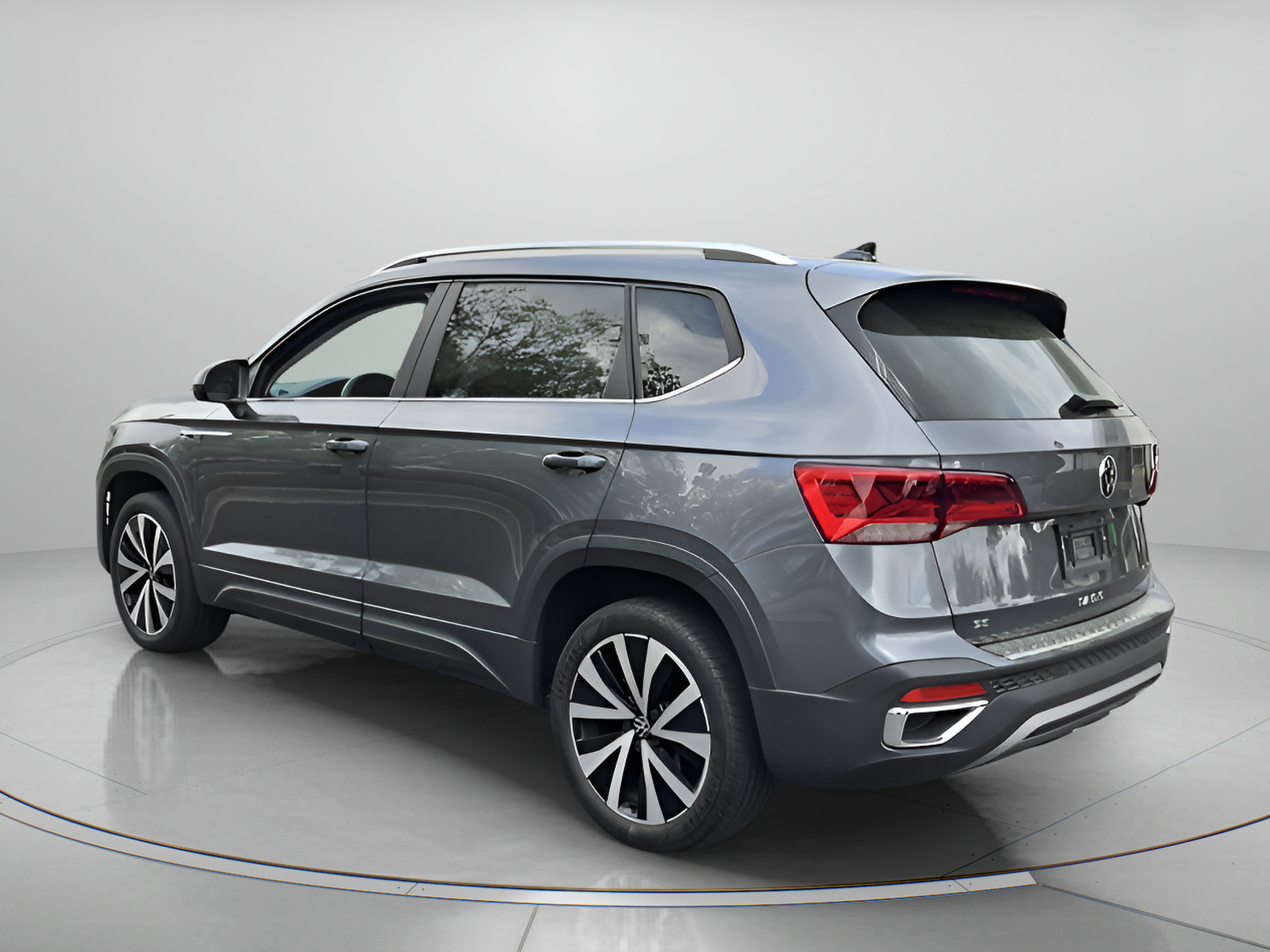 Used 2022 Volkswagen Taos SE FWD image 3