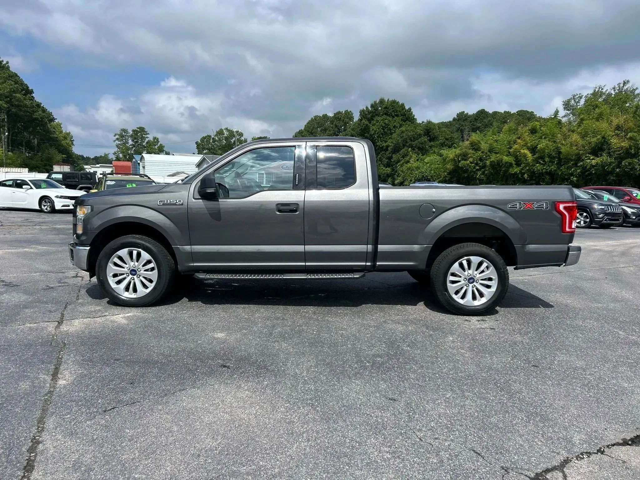 Used 2015 Ford F150 XLT w/ Equipment Group 301A Mid AWD/4WD image 10