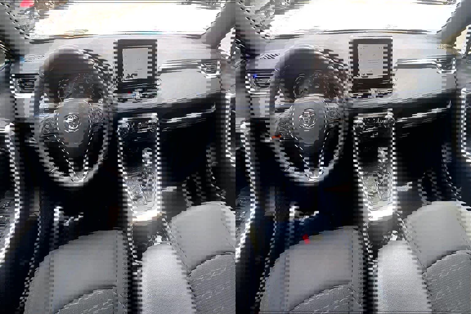 Used 2024 Toyota RAV4 SE image 15