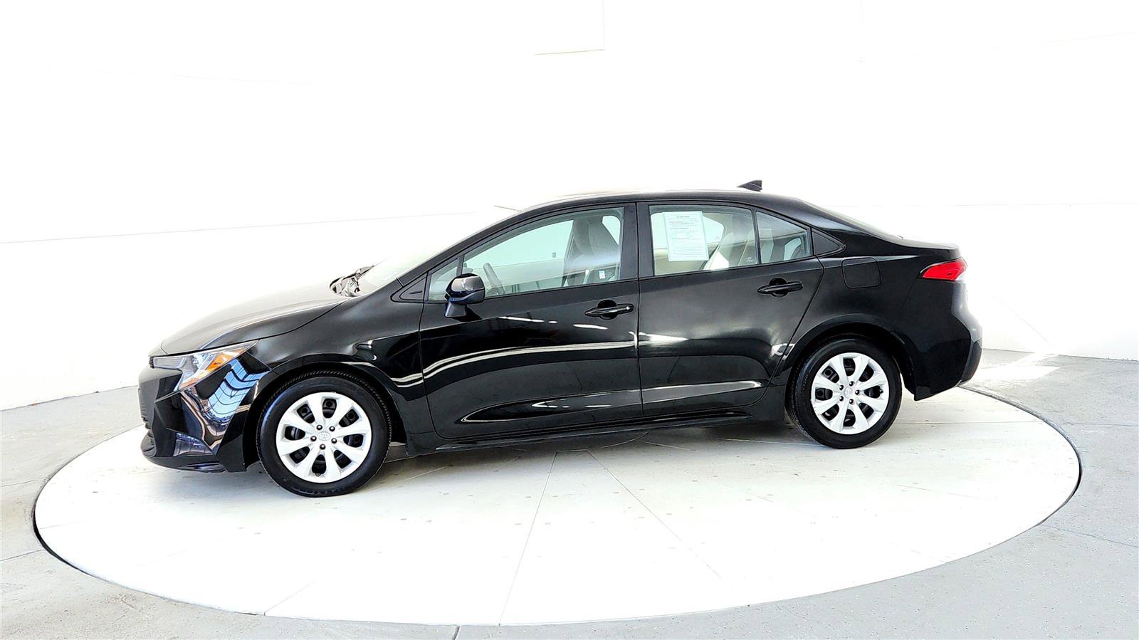Used 2023 Toyota Corolla LE image 3