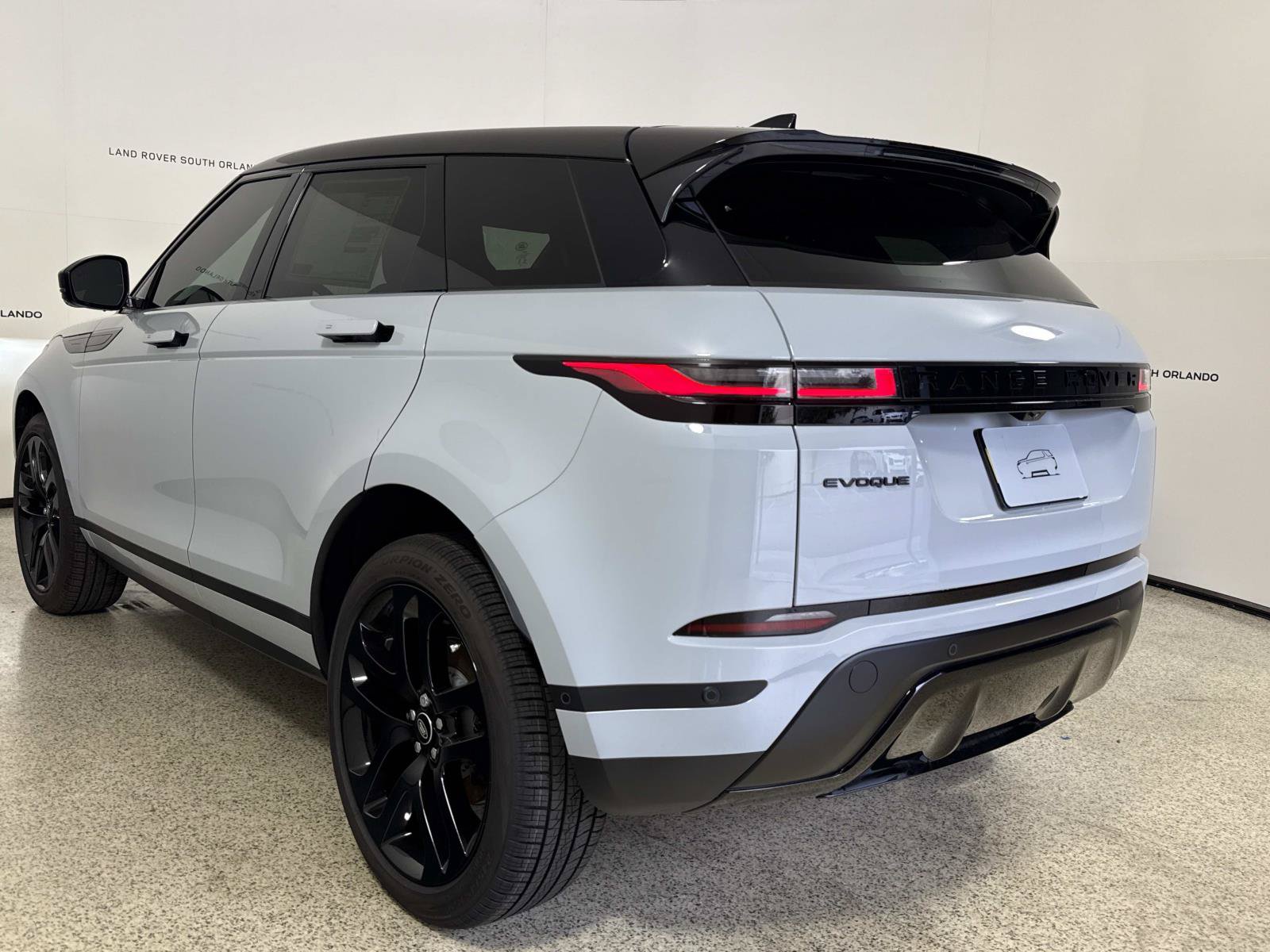 New 2026 Land Rover Range Rover Evoque S AWD/4WD image 3