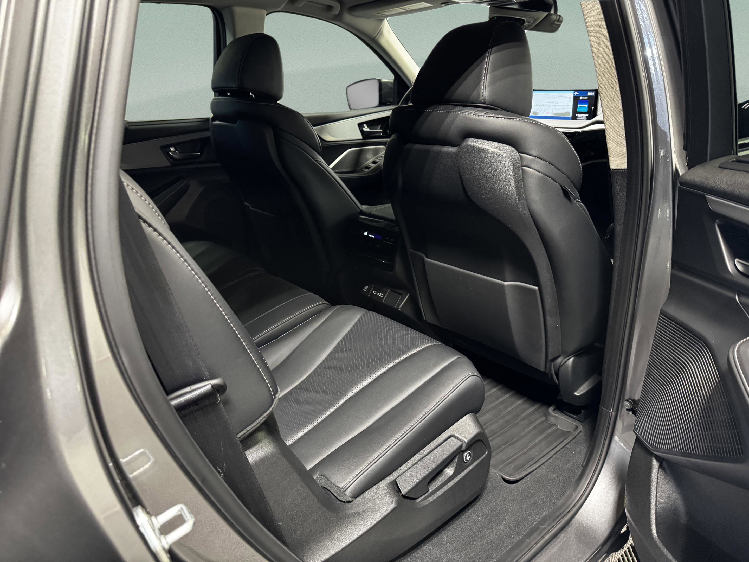 Certified 2023 Acura MDX FWD w/ Technology Package image 12