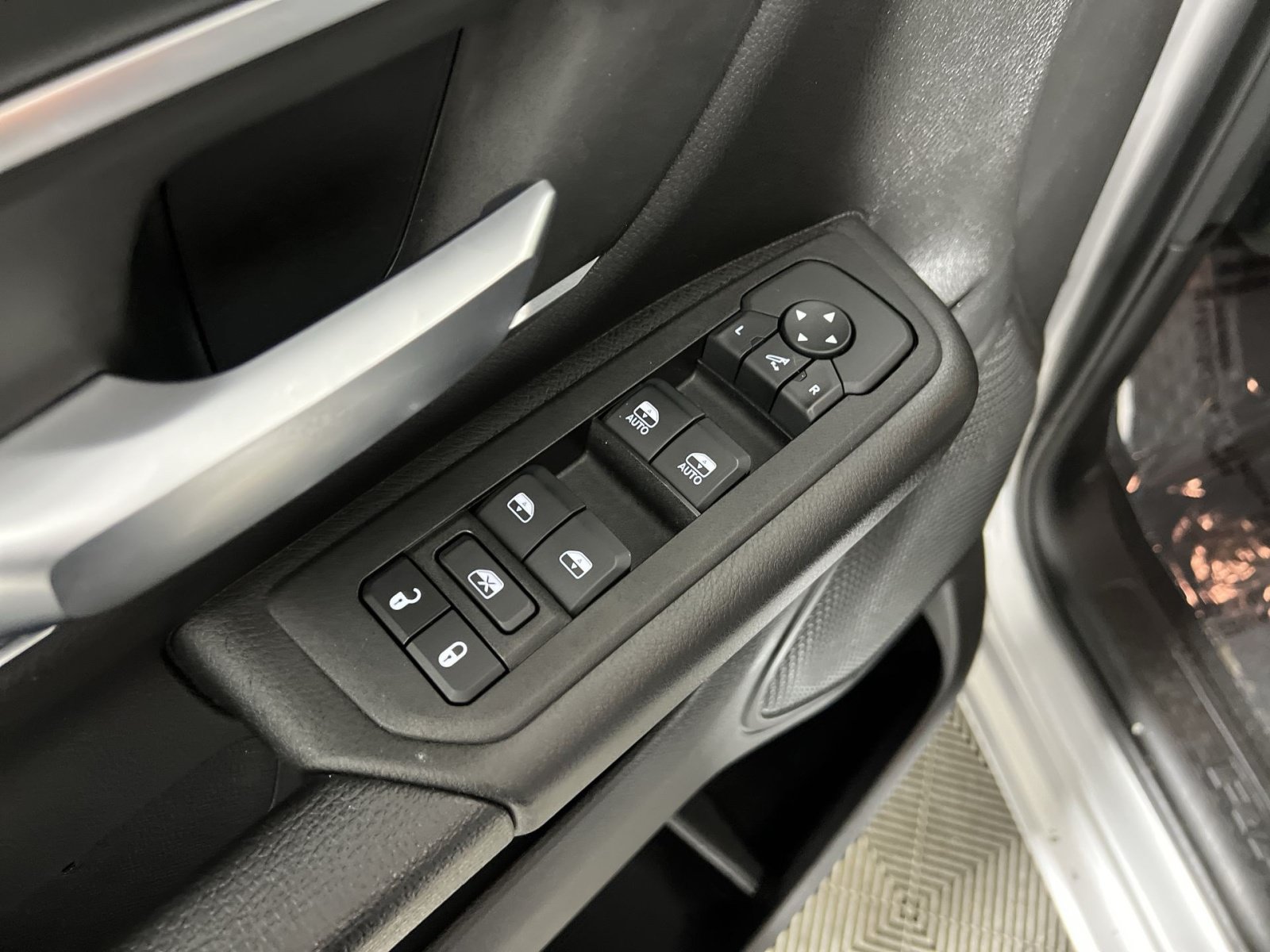 Used 2025 RAM 1500 Big Horn AWD/4WD image 15