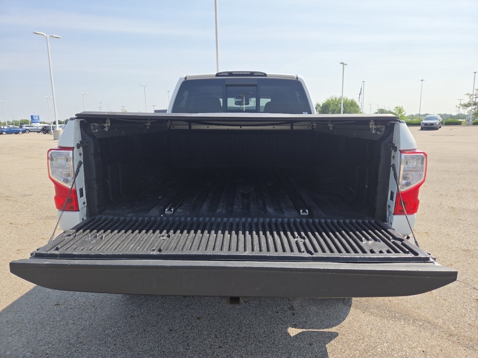 Used 2017 Nissan Titan SV AWD/4WD image 19