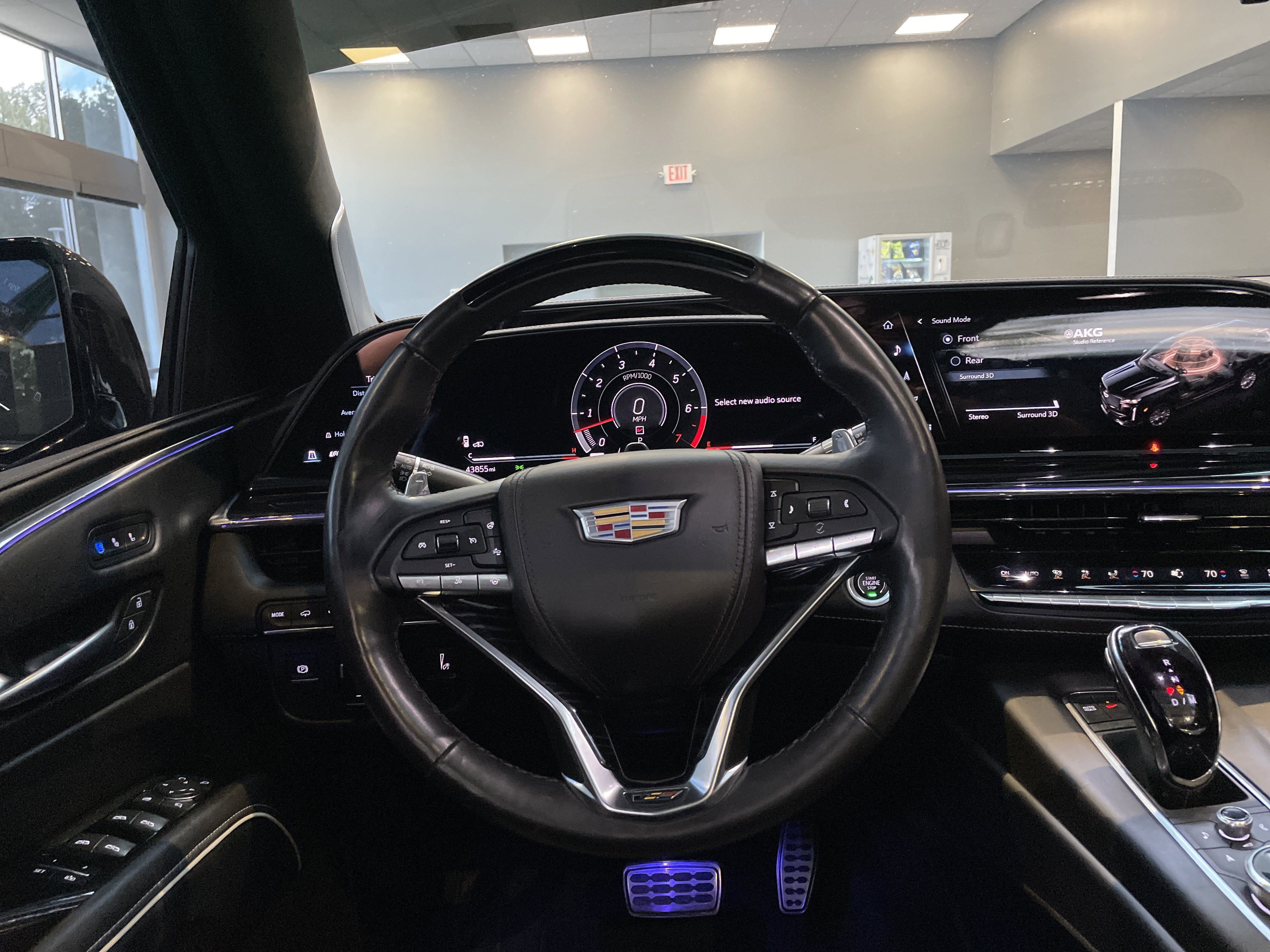 Used 2024 Cadillac Escalade ESV V w/ Heavy-Duty Trailer Package AWD/4WD image 27