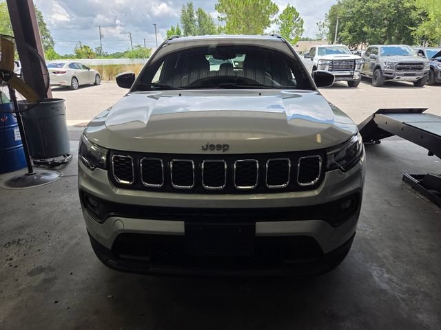 Used 2024 Jeep Compass Latitude AWD/4WD image 2