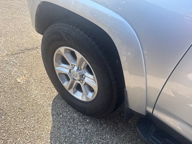 Used 2016 Toyota 4Runner SR5 AWD/4WD image 8